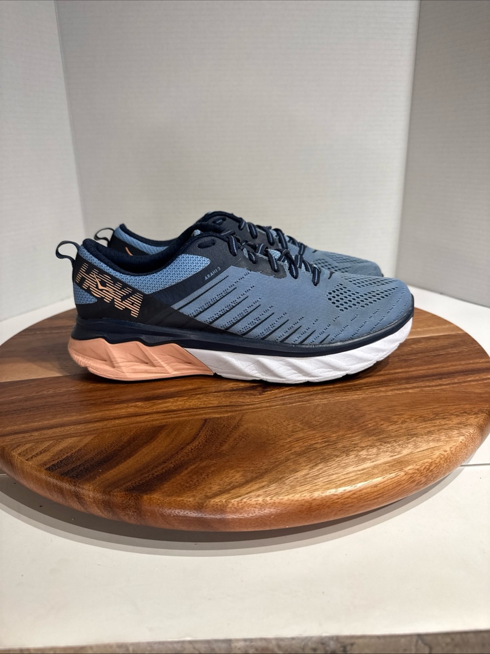 Hoka One One Arahi 3 Running Shoes Women’s Size 9.5 Blue Rose Gold Sneakers